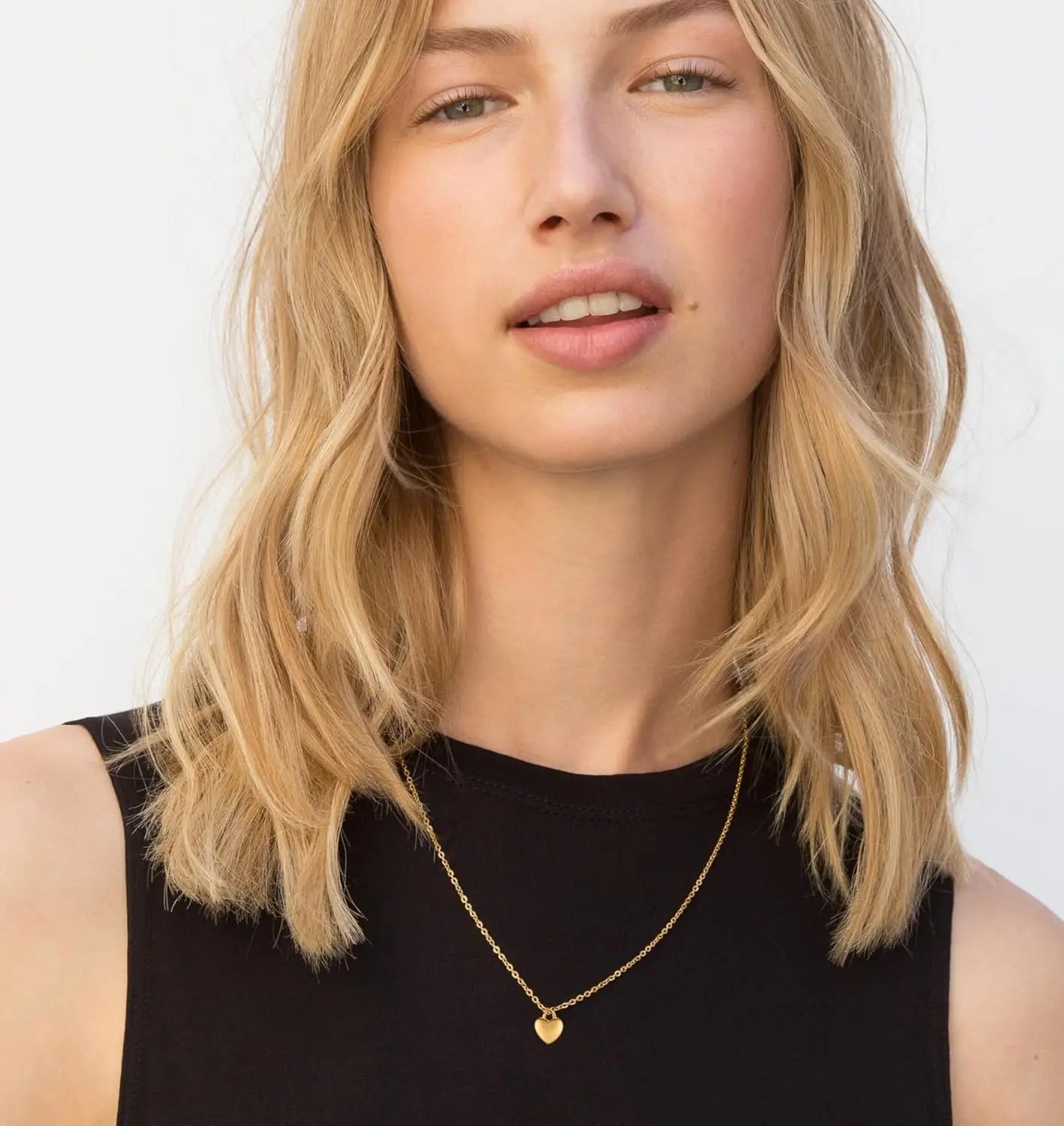 GOLDEN LOCKED HEART NECKLACE
