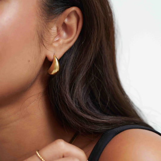 GOLD CURVED MIDI HOOPS