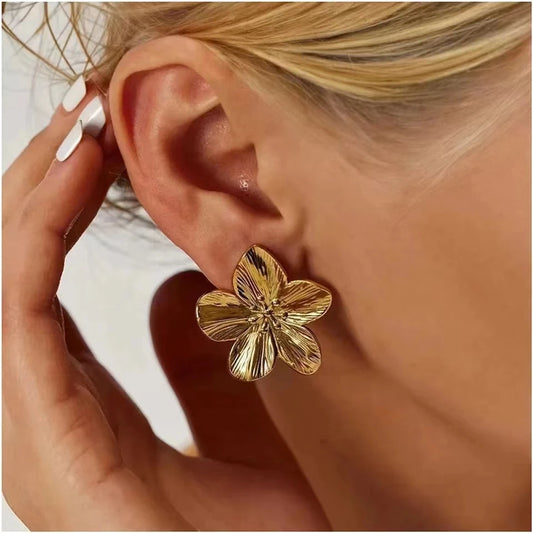 GOLD FLORAL EARRINGS