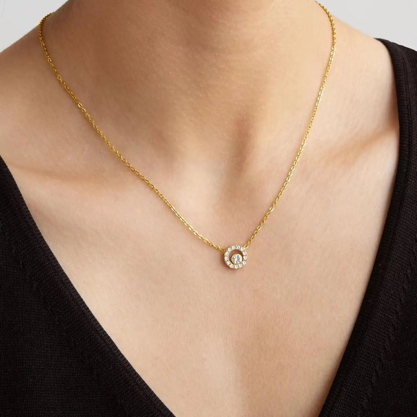 CIRCLE OF LIGHT NECKLACE