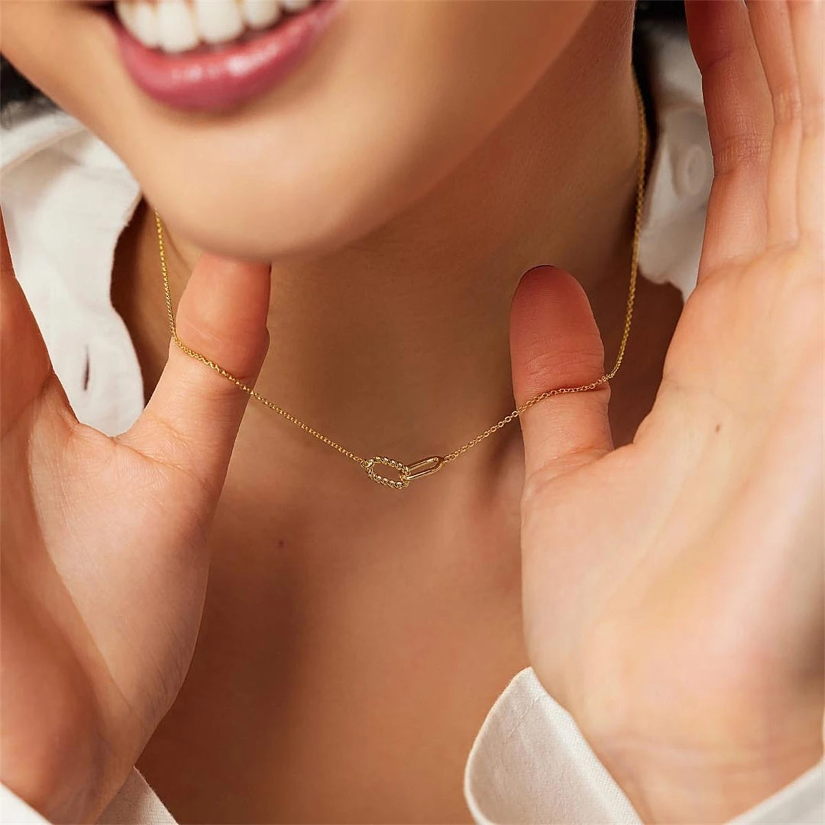 TWISTED LINK NECKLACE